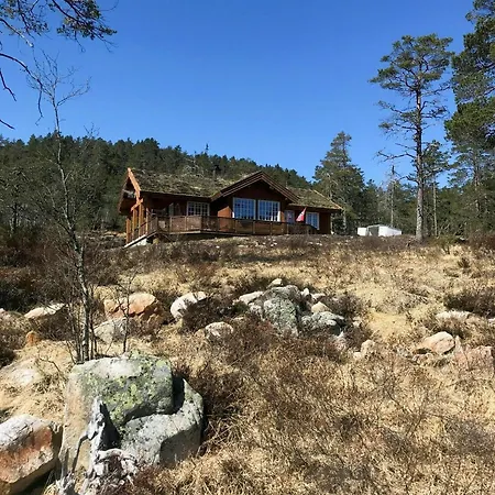 בית נופש Traditional Log Near Treungen